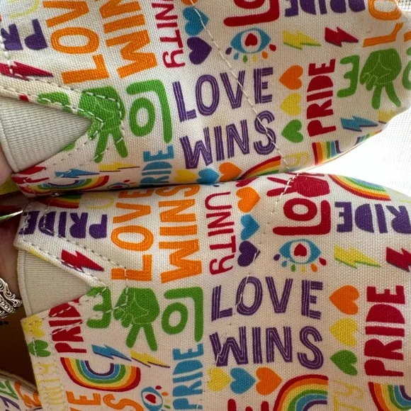 Toms size women’s 8. Pride series casual sneaker/shoe - Picture 5 of 6